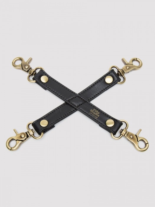Черный фиксатор для манжет Bound to You Faux Leather Hogtie - Fifty Shades of Grey - купить с доставкой в Мытищах