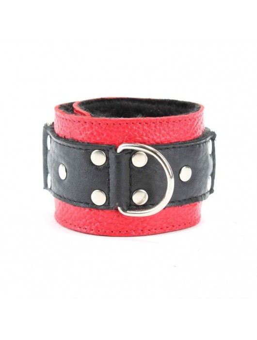 Красно-чёрные кожаные наручники с меховым подкладом - БДСМ Арсенал - купить с доставкой в Мытищах