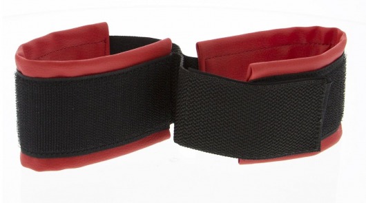 Полиуретановые манжеты для фиксации рук вместе Bound Together Wrist Restraints - Blush Novelties - купить с доставкой в Мытищах